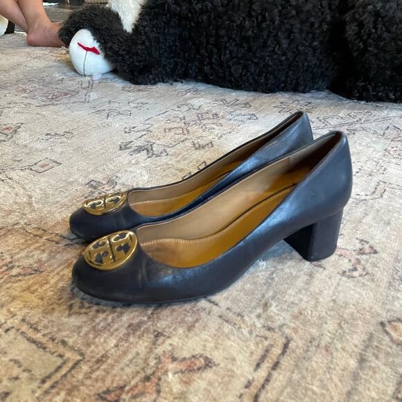Tory Burch Chelsea Pump in Tory Navy Napa Leather SZ 8 Minimalist Classic GUC - Picture 3 of 10
